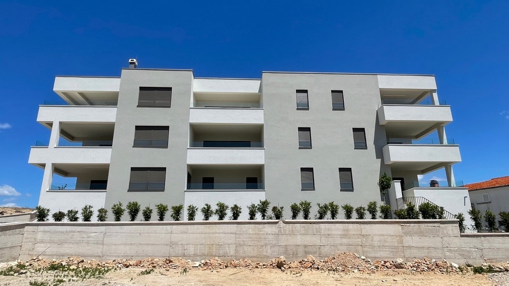 Außenansicht des neuen Mehrfamilienhauses in Vodice