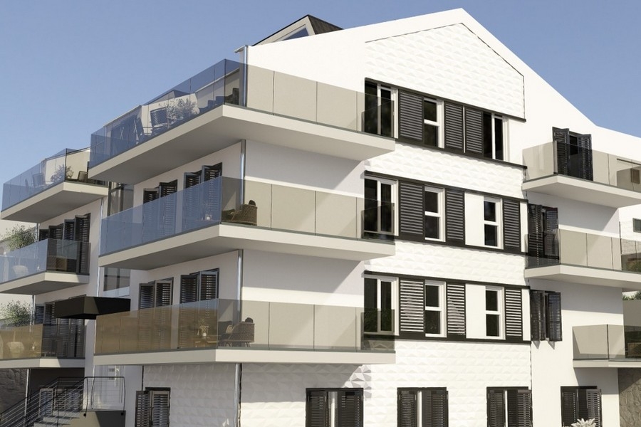 Wohnhaus mit Glasbalkonen auf Ciovo