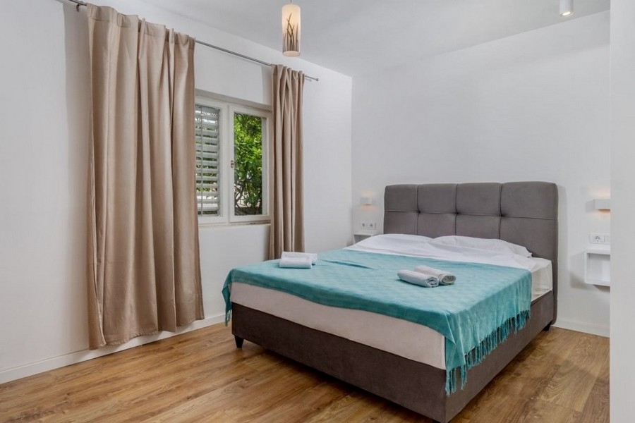 Schlafzimmer mit Doppelbett
