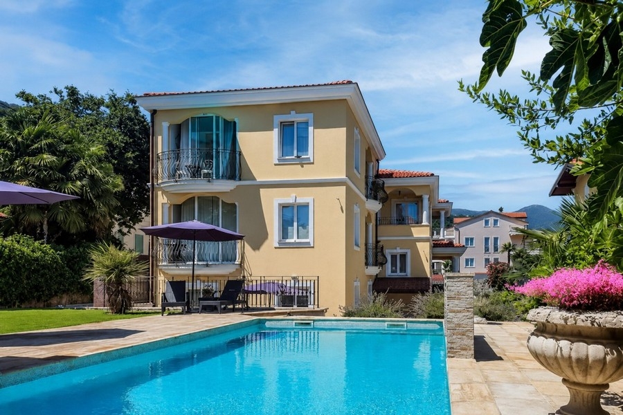 Villa mit Pool und Garten in Kroatien