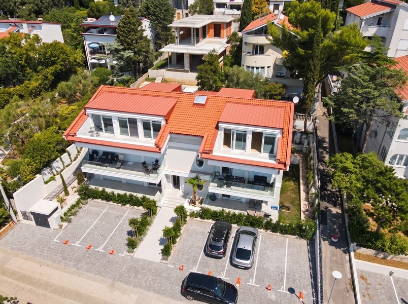 Luftaufnahme des Wohnhauses in Novi Vinodolski, Kroatien