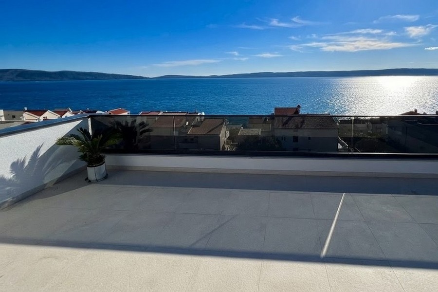 Dachterrasse mit Meerblick des Penthouses in Kastela, Kroatien