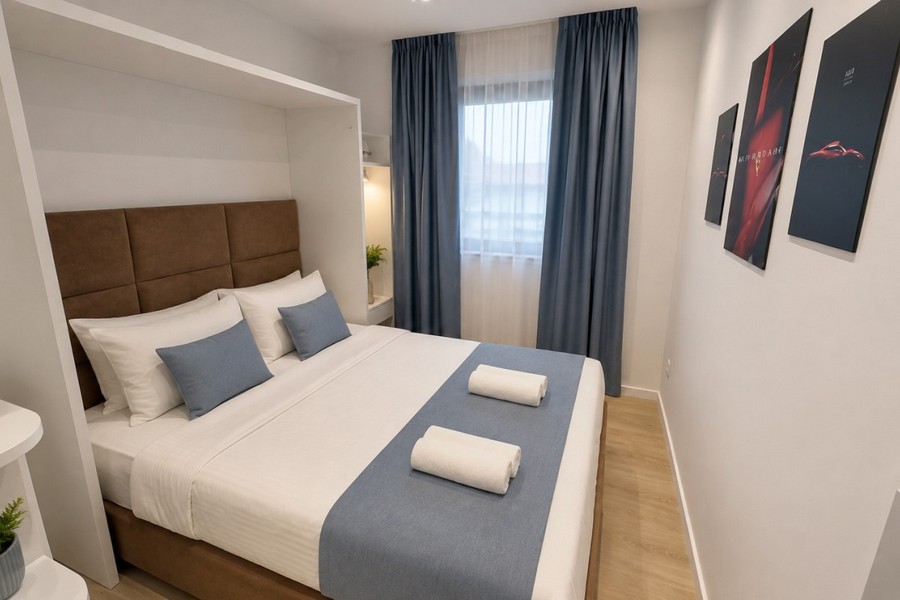 Schlafzimmer mit Doppelbett