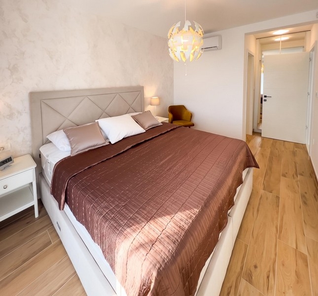 Schlafzimmer mit Doppelbett in Kroatien