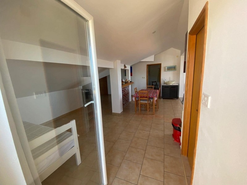 Blick in den Wohnbereich der Wohnung in Kroatien