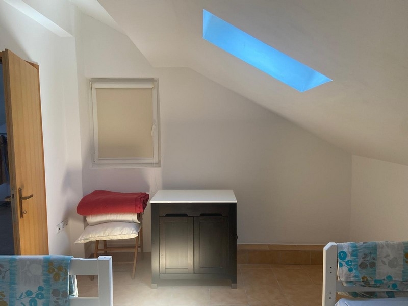 Zimmer mit Dachfenster