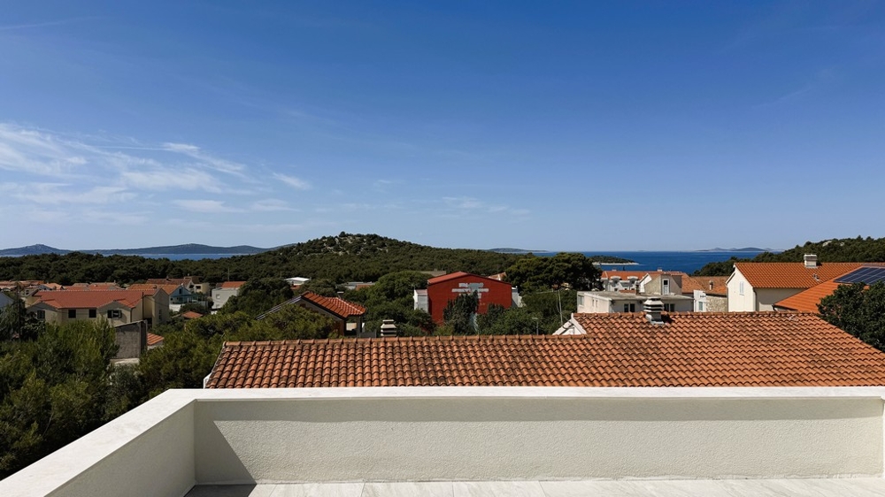 Blick von der Dachterrasse zum Meer