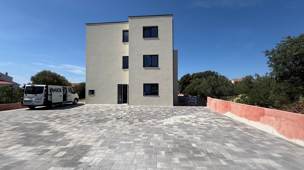 Wohngebäude in Kroatien mit Stellplätzen
