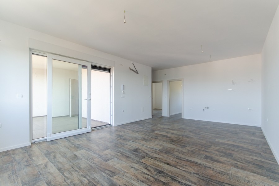 Offener Wohnbereich im Neubau mit Schiebetür zur Loggia Kroatien