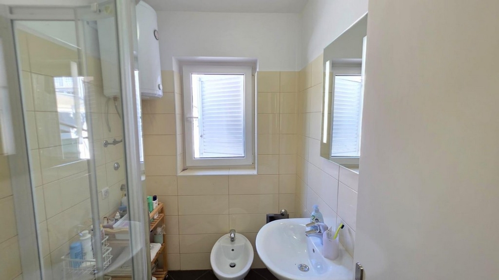 Badezimmer mit Dusche