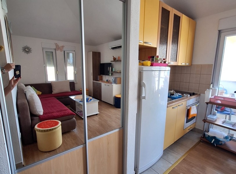 Wohnbereich mit Küche in der Wohnung in Kroatien
