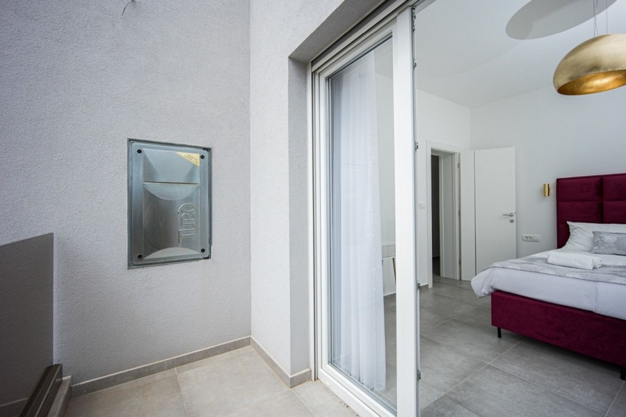 Flur mit Blick ins Schlafzimmer