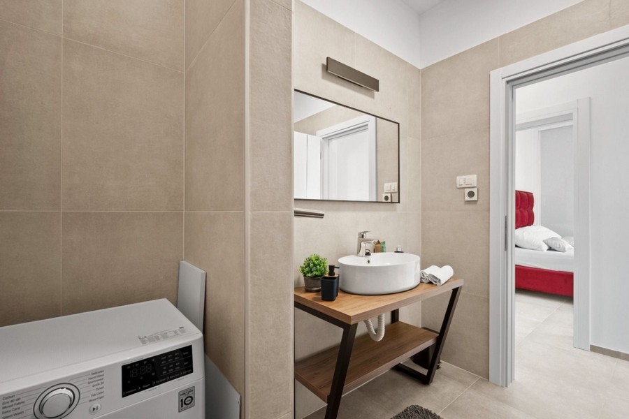 Badezimmer mit Waschmaschine
