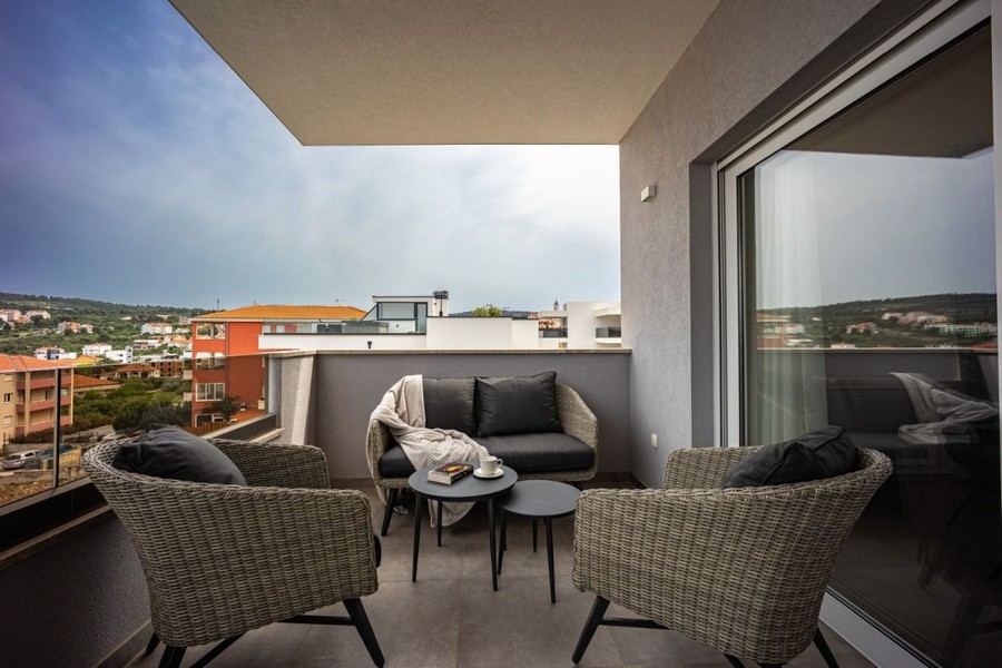 Überdachte Terrasse mit Sitzgruppe