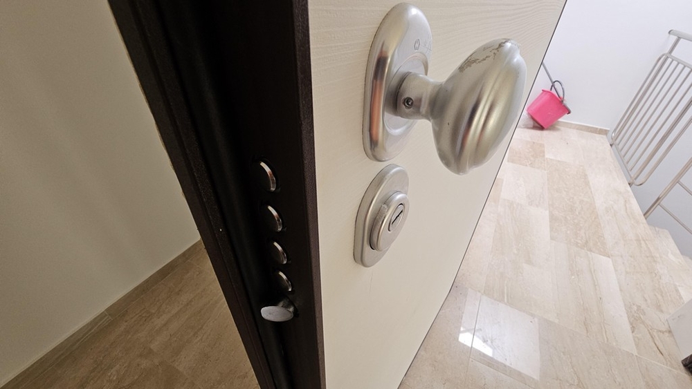 Sicherheitseingangstür der Wohnung