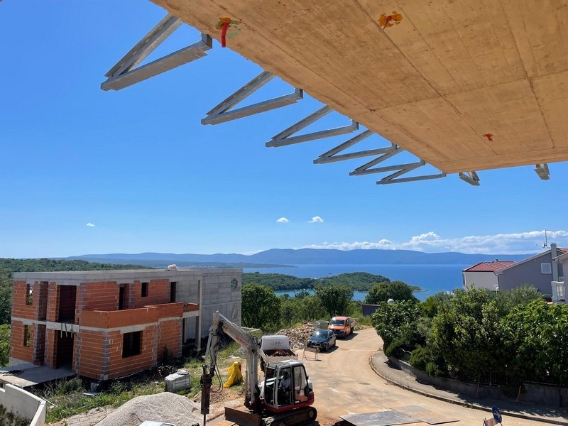 Blick von der Dachterrasse über Njivice zum Meer
