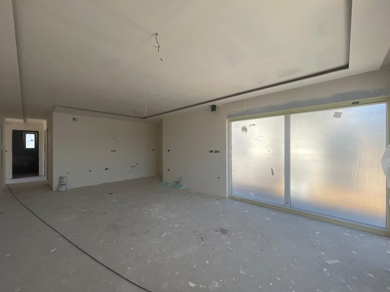 Heller Wohnraum des Penthouses im Ausbau
