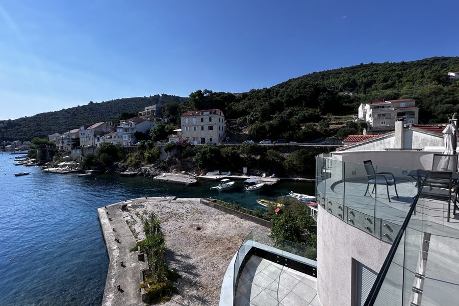Blick von der Terrasse auf den Ort und die Bucht, Racisce Korcula