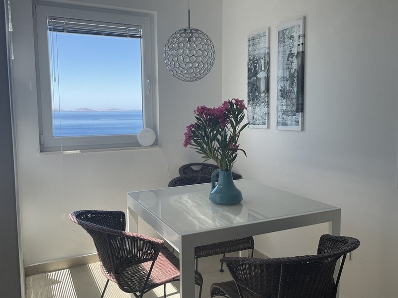 Essbereich mit Meerblick in möblierter Wohnung auf Murter