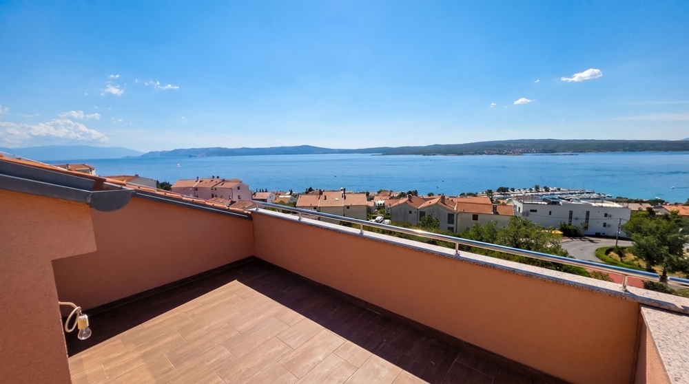 Dachterrasse mit Meerblick der Maisonettewohnung in Crikvenica