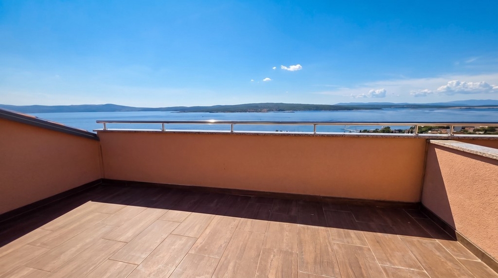Sonnige Terrasse der Maisonettewohnung in Crikvenica