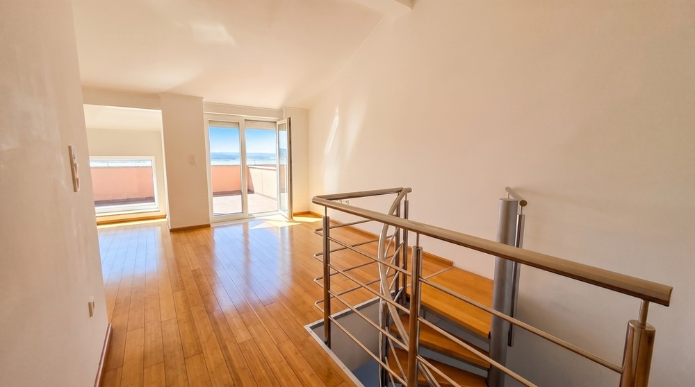 Zimmer im Dachgeschoss mit Wendeltreppe