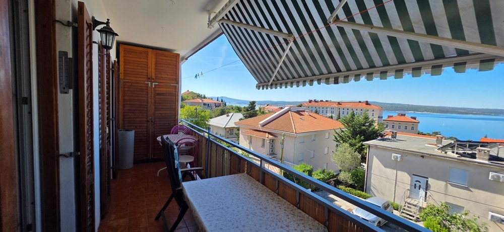Überdachte Terrasse mit Blick über Crikvenica auf das Meer, Wohnung A4103