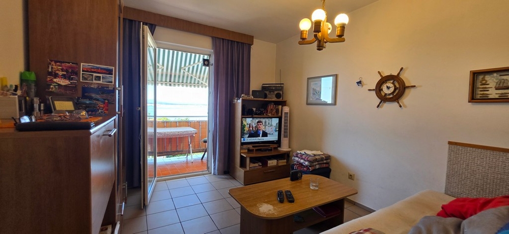 Wohnzimmer mit Zugang zum Balkon, Wohnung A4103 in Crikvenica