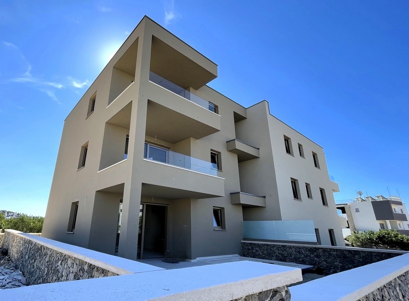 Außenansicht des Neubaus mit der Wohnung A4106 in Tribunj