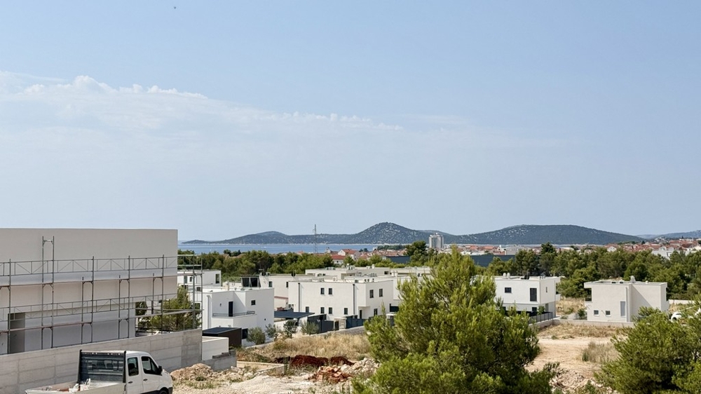 Blick von der Terrasse über die Dächer von Vodice zum Meer, Wohnung A4107