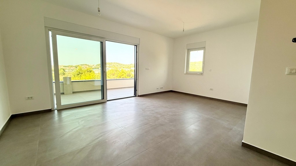 Wohnzimmer mit Ausgang zur Terrasse in der Maisonettewohnung A4107 Vodice