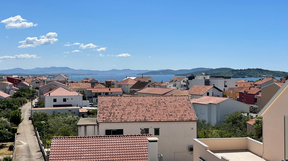 Meerblick vom Penthouse in Vodice über die Dächer der Stadt