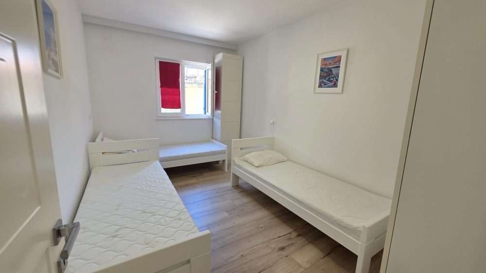 Zweites Schlafzimmer mit zwei Einzelbetten