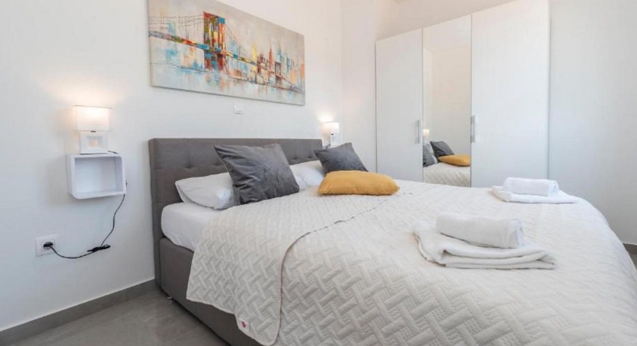 Schlafzimmer mit Doppelbett