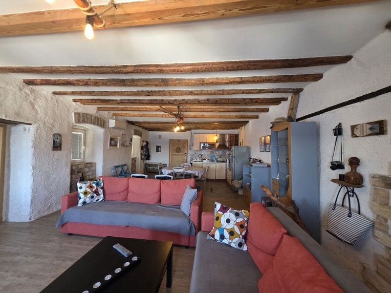 Sofaecke mit Blick durch den Wohnraum