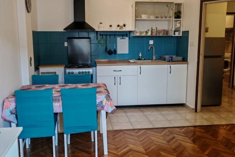Eingerichtete Küche mit Esstisch - Wohnung A4115 Kvarner Bucht