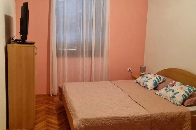 Schlafzimmer der möblierten Wohnung A4115 in Kroatien
