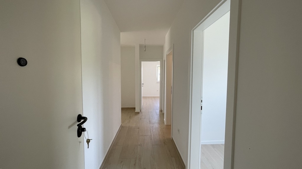 Flur der Neubauwohnung in Vodice