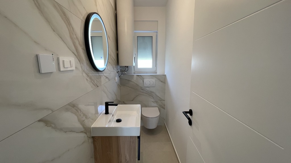 Separate Toilette der Wohnung in Vodice