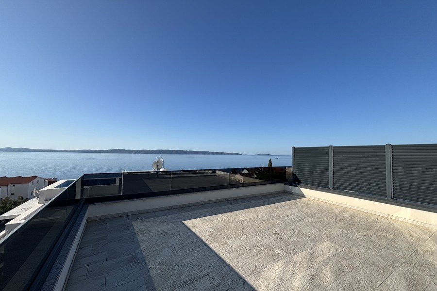 Dachterrasse mit Blick auf das Meer und die Inseln vor Ciovo
