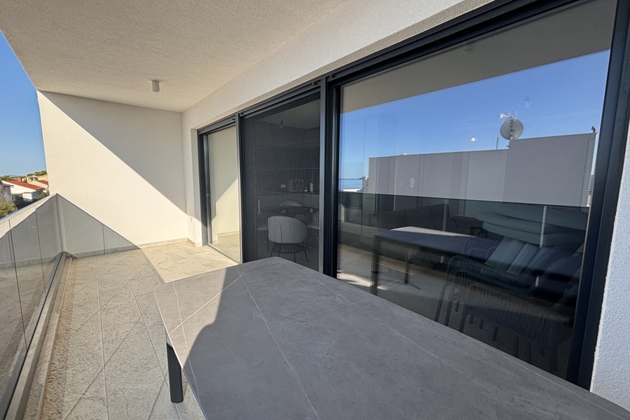 Überdachte Loggia des Penthouses in Okrug Gornji