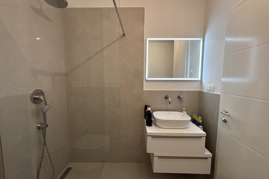 Badezimmer des Penthouses auf der Insel Ciovo