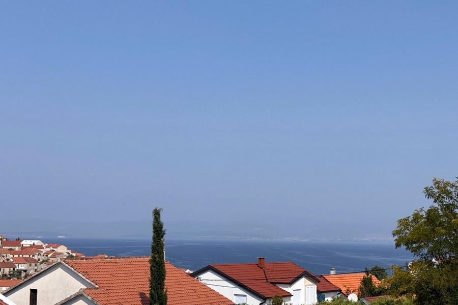 Wohnung kaufen in Kroatien - Gartenwohnung mit Meerblick auf der Insel Brac