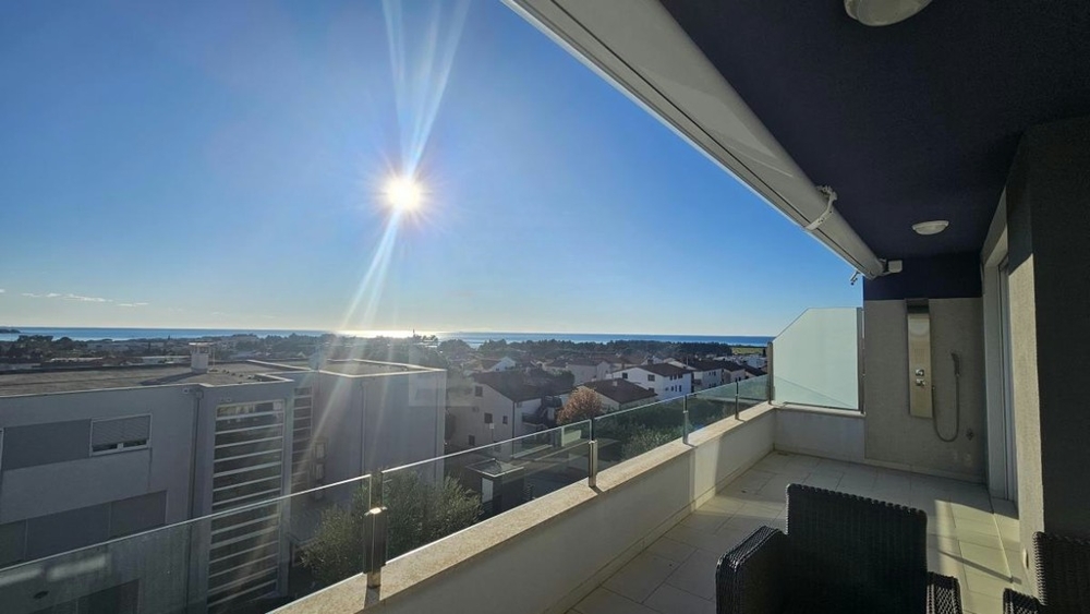 Wohnung kaufen in Kroatien - Apartment mit Meerblick in Novigrad