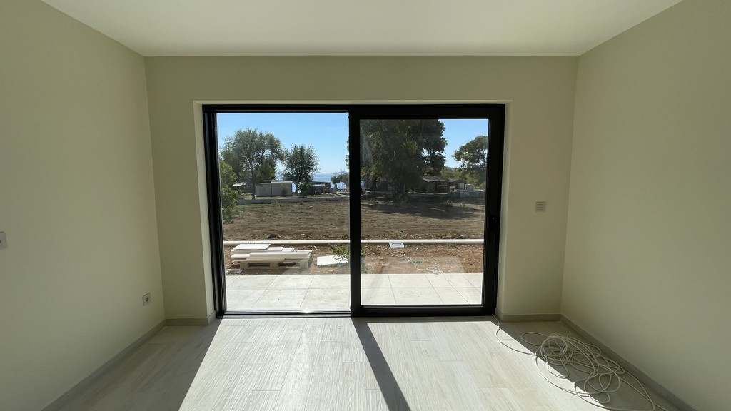Schlafzimmer mit Blick in den Garten