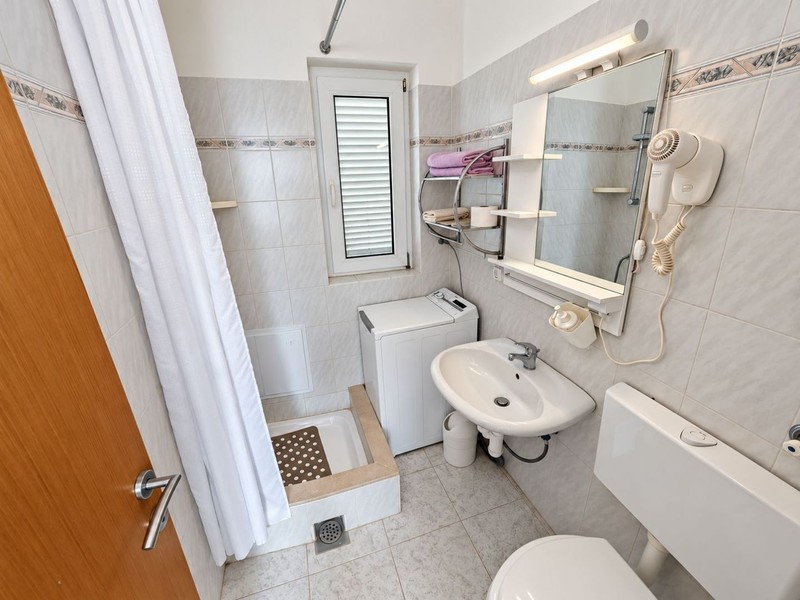 Badezimmer mit Dusche
