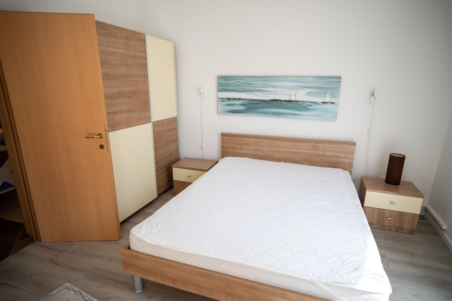 Schlafzimmer mit Doppelbett