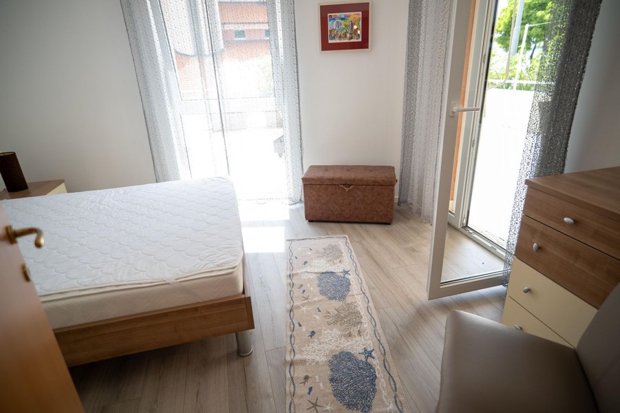 Schlafzimmer mit Balkontür