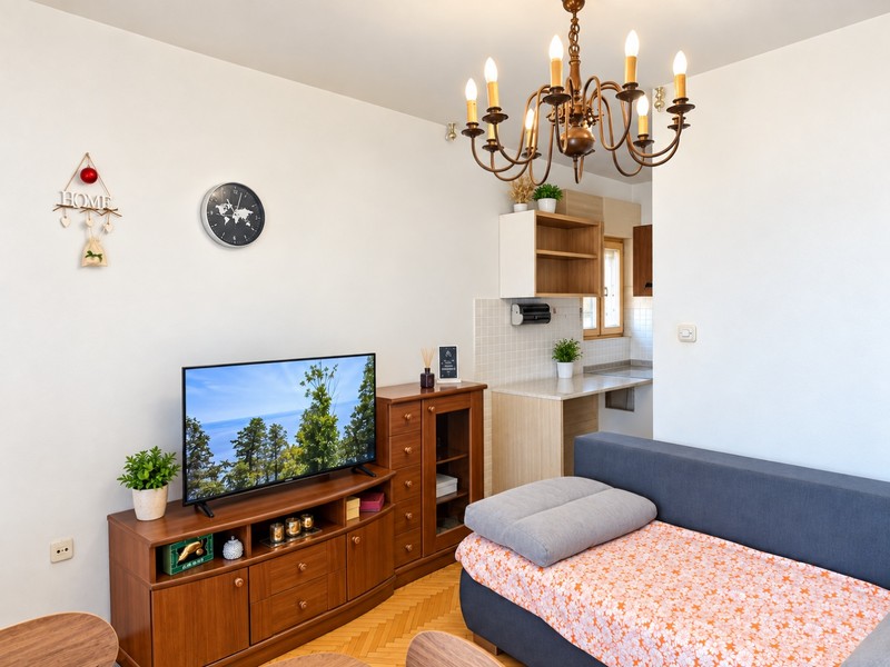 Wohnbereich mit Fernseher