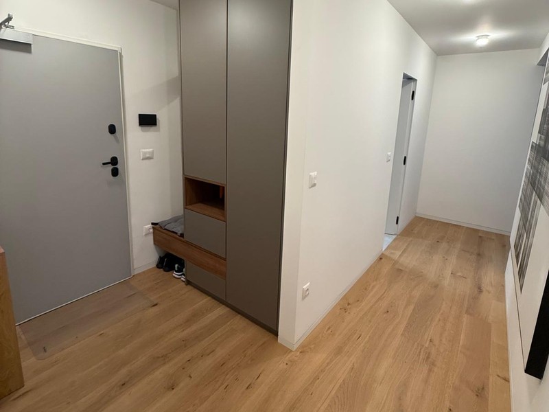 Eingangsbereich mit Garderobenschrank